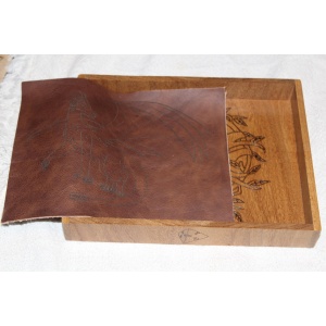 dice_tray_hickory_talisman_with_leather_speedsting_pad